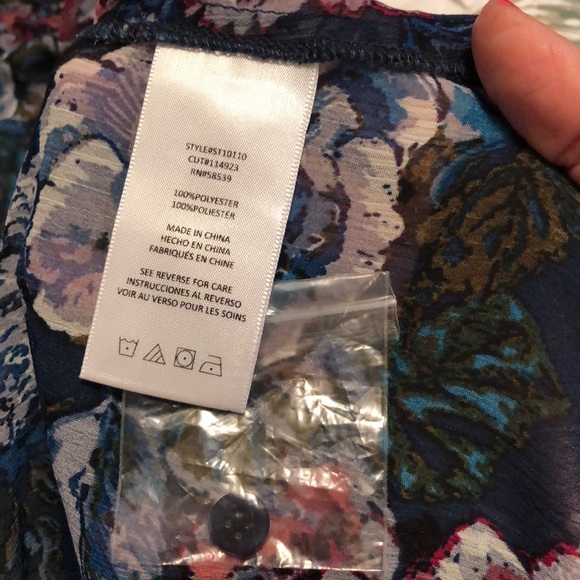 Kut from the Kloth Watercolor Floral Long Sleeve Top, Size M - Picture 6 of 8